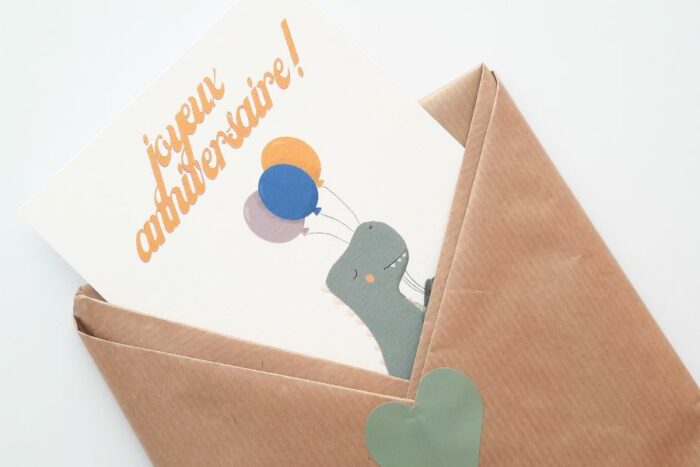 carte anniversaire format A6 avec dinosaure