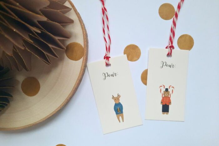 étiquettes cadeaux avec illustration d'un ourson casse noisette et d'un renne de noël